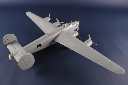 Hobby-Boss-81775-B-24D-Liberator (7).jpg
