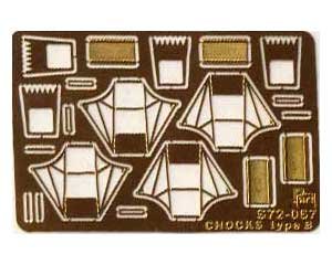PART S72067 - 1:72 Chocks type B modern aircraft