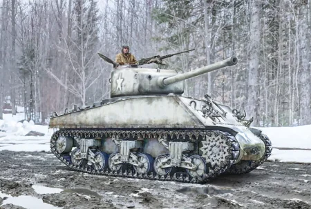 Italeri-96440-M4A3-sherman (3).jpg