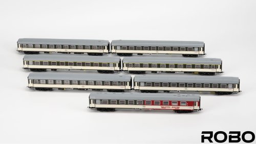 Przejdź do produktu Robo 200901 H0 - Zestaw wagonów osobowych ekspresu Warta, PKP, ep.IV z oświetleniem