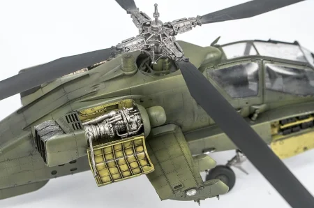 Trumpeter-05838-AH-64A-Apache (9).jpg
