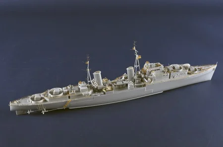 Trumpeter-05368-HMS-Scylla (5).jpg