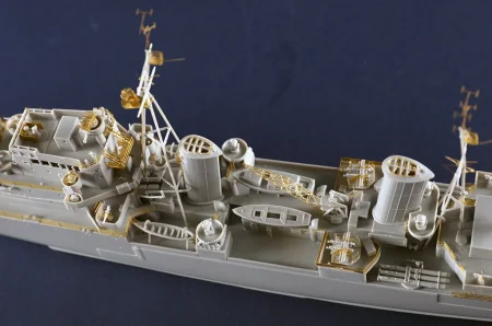 Trumpeter-05368-HMS-Scylla (7).jpg
