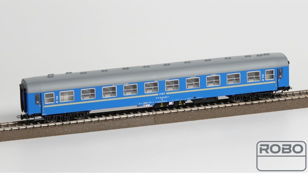 robo-244430-wagon-pkp-110ac-stacja-warszawa-grochow (1).jpg