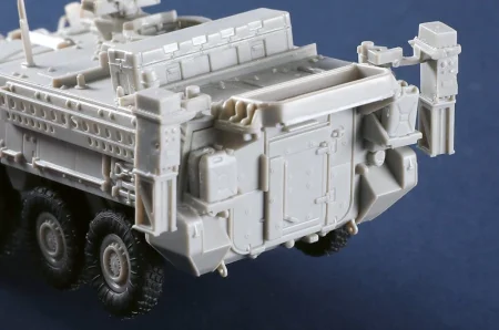 Trumpeter-07427-M1132-Stryker (3).jpg