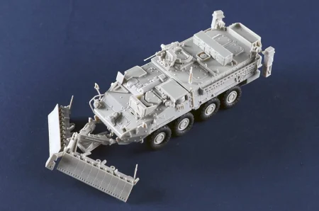 Trumpeter-07427-M1132-Stryker (6).jpg