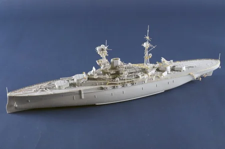 Trumpeter-05378-HMS-Royal-Oak (7).jpg