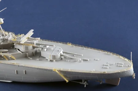 Trumpeter-05378-HMS-Royal-Oak (10).jpg