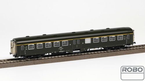 Przejdź do produktu Robo 351031 H0 - Wagon osobowy typu 102Aa, Ryflak, 1 kl, PKP, Warszawa Szczęśliwice, ep.IV z oświetleniem