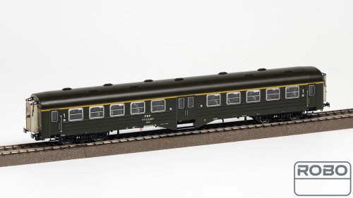 Przejdź do produktu Robo 351030 H0 - Wagon osobowy typu 102Aa, Ryflak, 1 kl, PKP, Warszawa Szczęśliwice, ep.IV