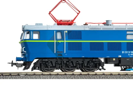 piko-96345-Lokomotywa-elektryczna-ET22-PKP-Cargo-03.jpg