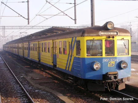 piko-51467-H0-elektryczny-zespół-trakcyjny-eN57-PKP-SkM-V-DCC-z-dźwiękiem.jpg