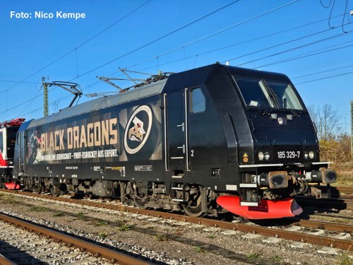 Przejdź do produktu Przedsprzedaż Piko 57877 H0 - Lokomotywa elektryczna 185 329, Black Dragons, ep.VI