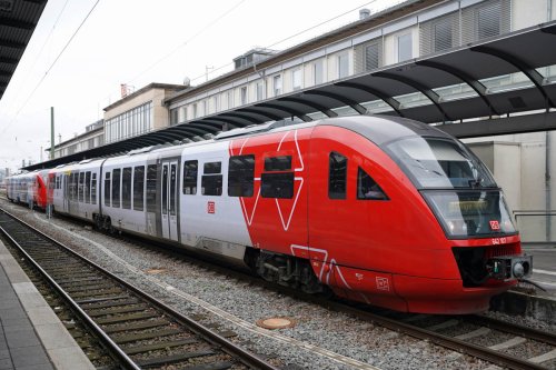 Przejdź do produktu Przedsprzedaż Piko 52077 H0 - Spalinowy zespół trakcyjny Desiro Saarlandbahn, DB AG, ep.VI