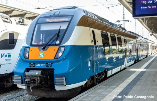 Przejdź do produktu Przedsprzedaż Piko 21825 H0 - Elektryczny zespół trakcyjny BR 442 837, Rostock, DB AG, ep.VI, DCC z dźwiękie.