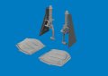 672446_P-51D undercarriage legs PRINT_.jpg