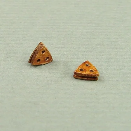 asb040-jufersy-trojkatne-piec-otworow-4-mm.jpg