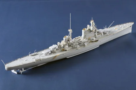 Trumpeter-05381-Italian-Heavy-Cruiser-Pola (9).jpg
