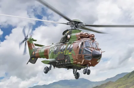 Italeri-91096-AS332-Super-Puma (3).jpg