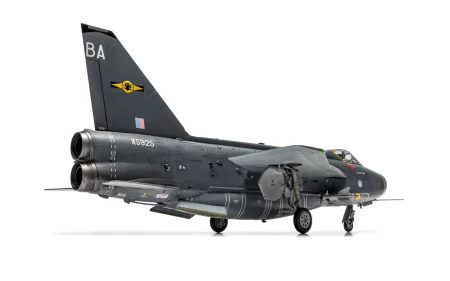 Airfix-09178A-English-Electric-Lightning-F6 (5).jpg