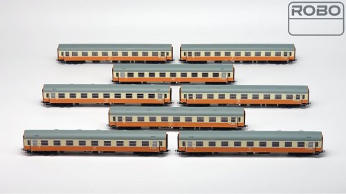 Przejdź do produktu Robo 200111 H0 - Zestaw 8 wagonów osobowych typu Y/B-70 Bautzen, ekspresu Städteexpress, DR, ep.IV z oświetleniem