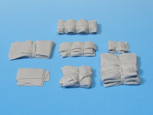 EUREKA XXL E-028 - 1:35 Uniwersalny zestaw plandek, pakunków itp. #1