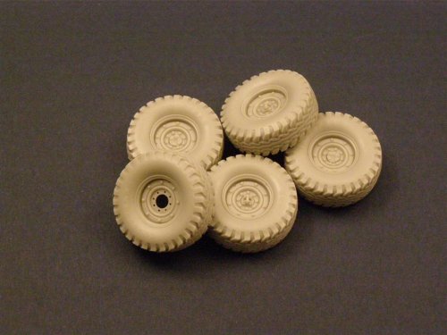 Przejdź do produktu PANZERART 35075 - 1:35 Road Wheels with spare for HUMVEE