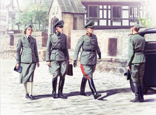 Przejdź do produktu ICM 35611 - 1:35 WWII German Staff Personnel