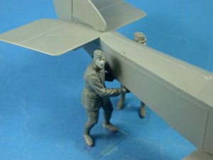 COPPER STATE MODELS CSM F32023 - 1:32 RFC Air Mechanics lifting the tail