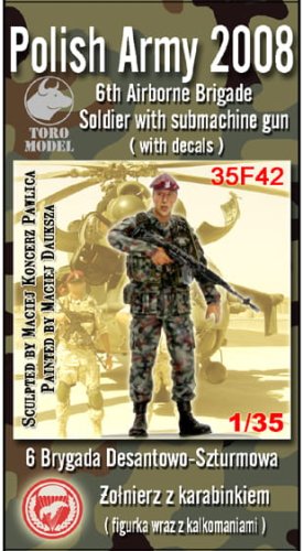 Przejdź do produktu TORO MODEL 35F42 - 1:35 6 Brygada Desantowo-Szturmowa - żołnierz z karabinkiem