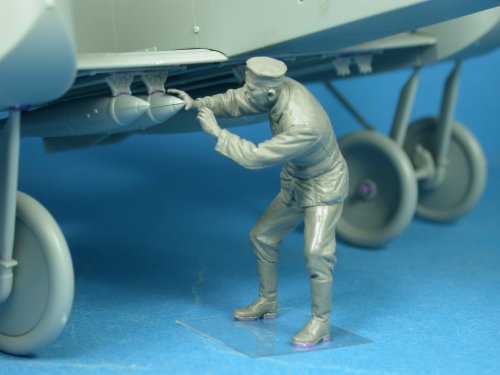 Przejdź do produktu COPPER STATE MODELS CSM F32014 - 1:32 German bomber ground crewman N.1