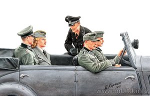 MASTER BOX 3570 - 1:35 Fraulein ,what are You doing today ? German Military men WWII