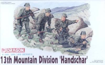 Przejdź do produktu DRAGON 6067 - 1:35 13th SS Moutain Troops Handschar