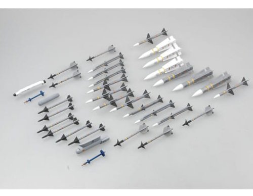 Przejdź do produktu TRUMPETER 03303 - 1:32 US aircraft weapon Air-to-Air MissiIe