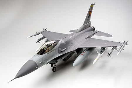 Przejdź do produktu TAMIYA 60315 - 1:32 F-16 CJ Fighting Falcon