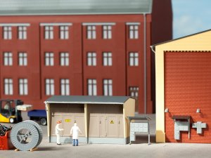 AUHAGEN 11427 H0 - Stacja trafo z wyposażeniem