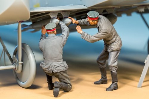 Przejdź do produktu COPPER STATE MODELS CSM F32013 - 1:32 German bomber ground personnel N.1