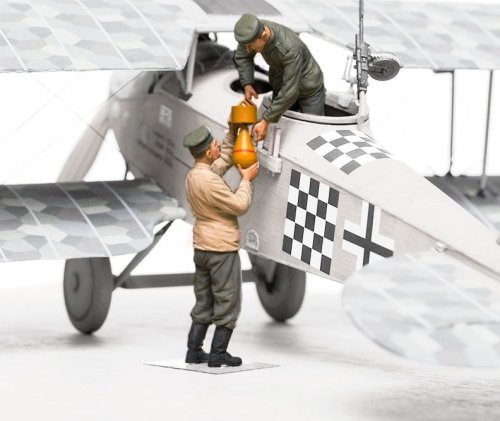 Przejdź do produktu COPPER STATE MODELS CSM F32005 - 1:32 German aerodrome personnel bomb loading