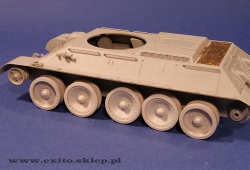 Przejdź do produktu PANZERART 35168 - 1:35 T-34 with captured Panther Road Wheels (112 Zavod and SPG SU-85/SU-100)