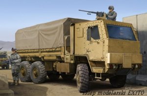 TRUMPETER 01008 - 1:35 M1083 MTV (Armor Cab)