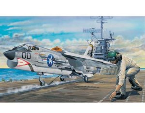 TRUMPETER 02272 - 1:32 F-8E Crusader