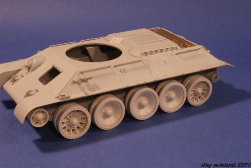 Przejdź do produktu PANZERART 35169 - 1:35 T-34 with captured Panther Road Wheels (183 and 174 Zavod)