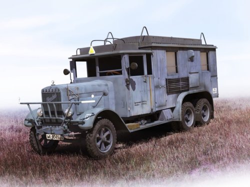 Przejdź do produktu ICM 35467 - 1:35 Henschel 33D1 Kfz.72 WWII German Radio CommunicationsTruck
