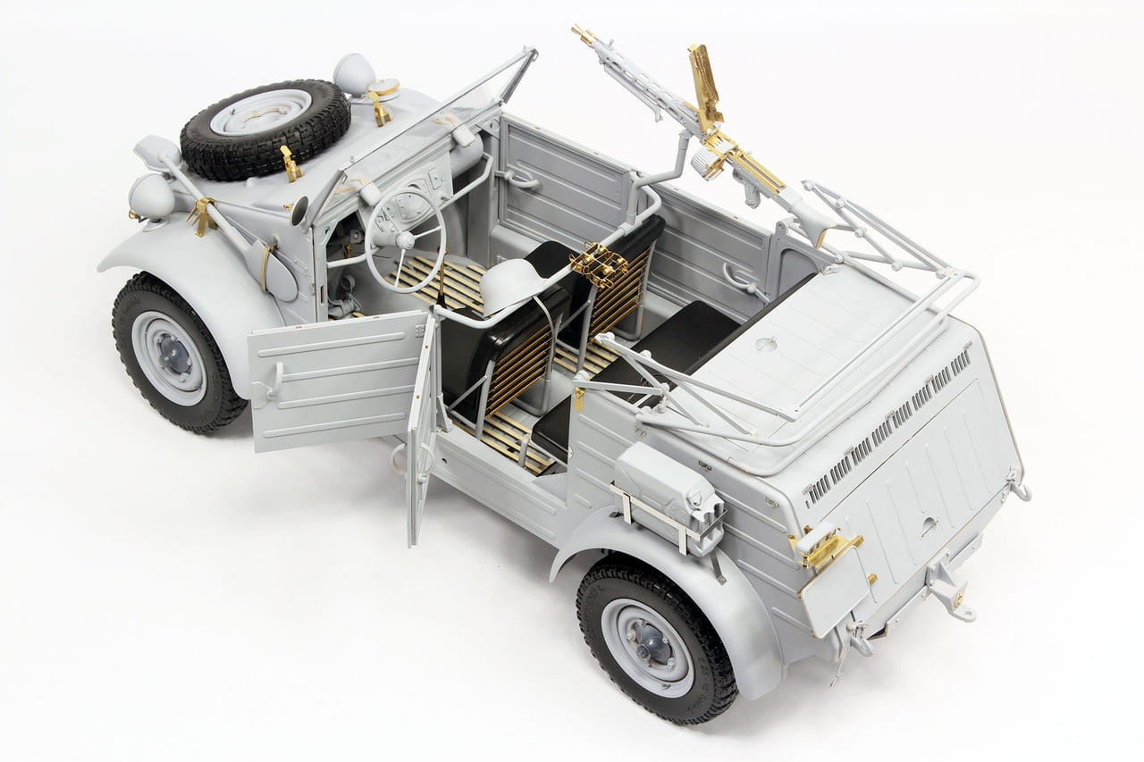 REVELL-03500 (2).jpg