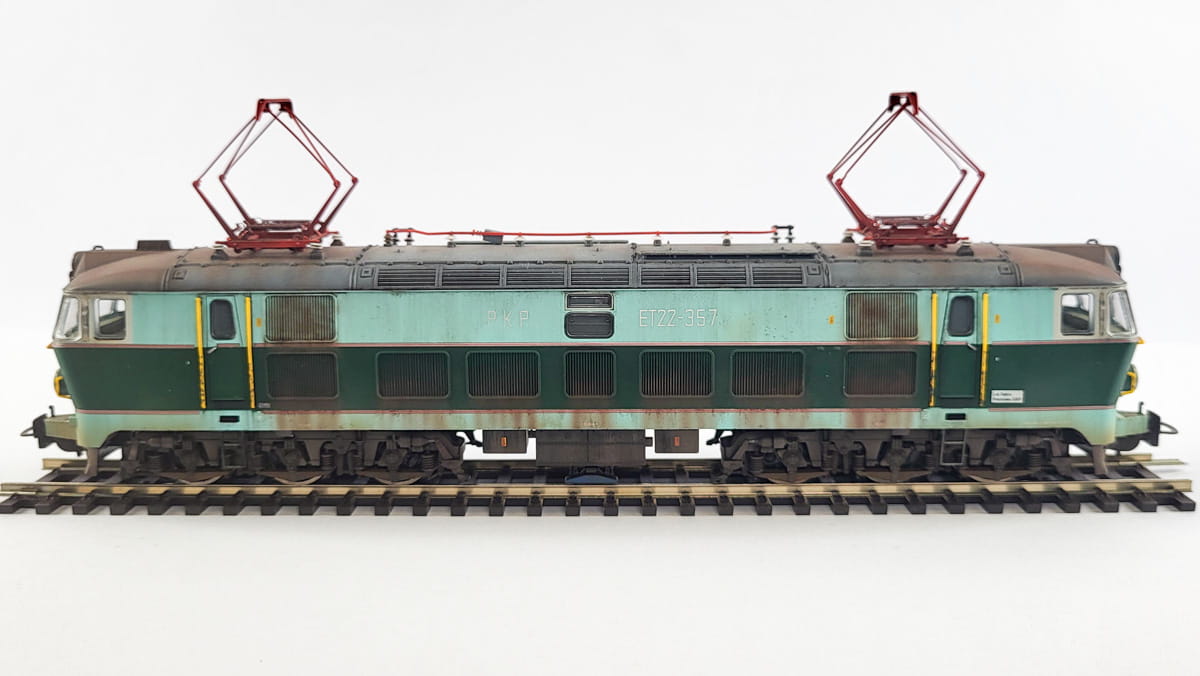 piko-96332-model-lokomotywy-et22-pkp-patynowany-1.jpg