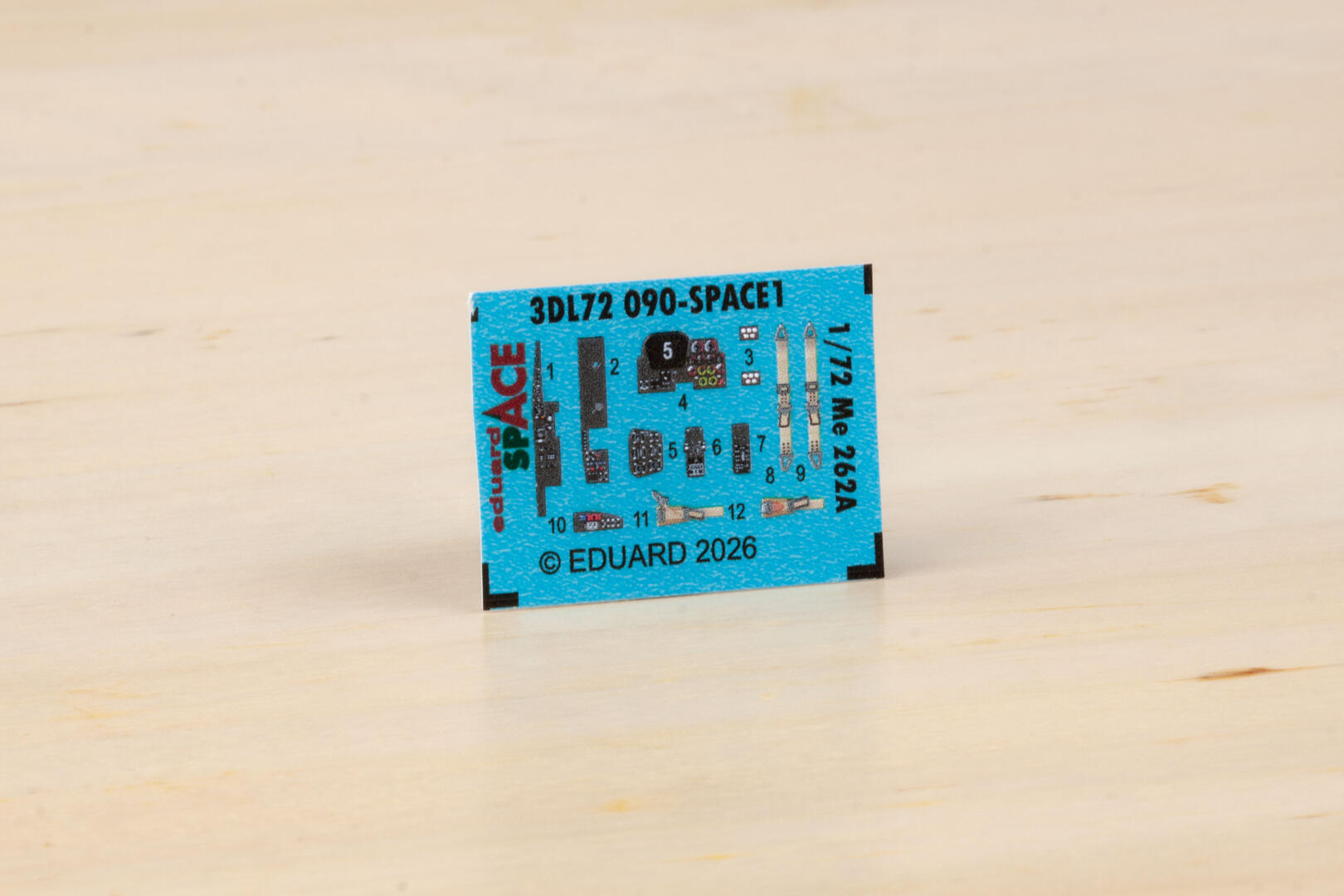 3dl72090_01.jpg